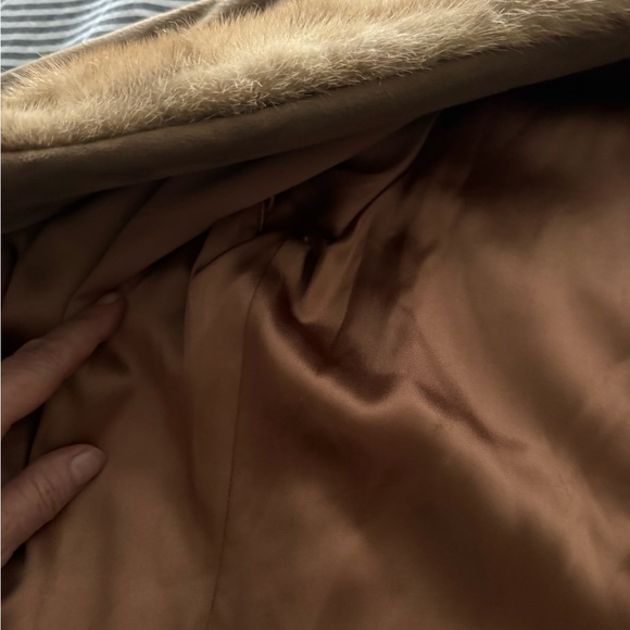 Immaculate natural suede color coat with real fur collar.
Size M - Picture 9 of 9